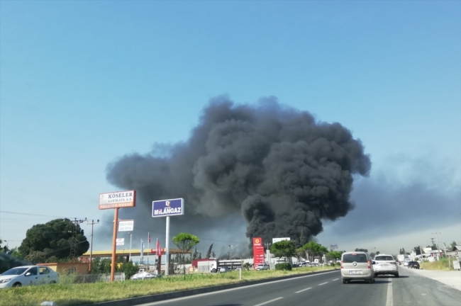 Mersin’de strafor fabrikasında yangın